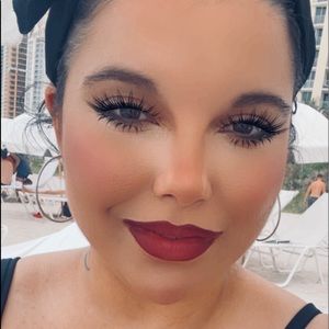 Meet your Posher, Desiree